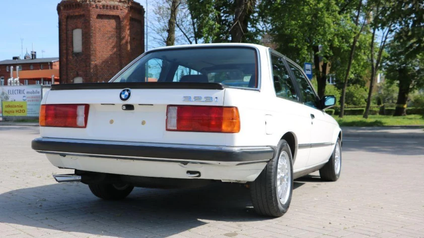 BMW Seria 3 E30 323i  1984 - zdjęcie dodatkowe nr 4
