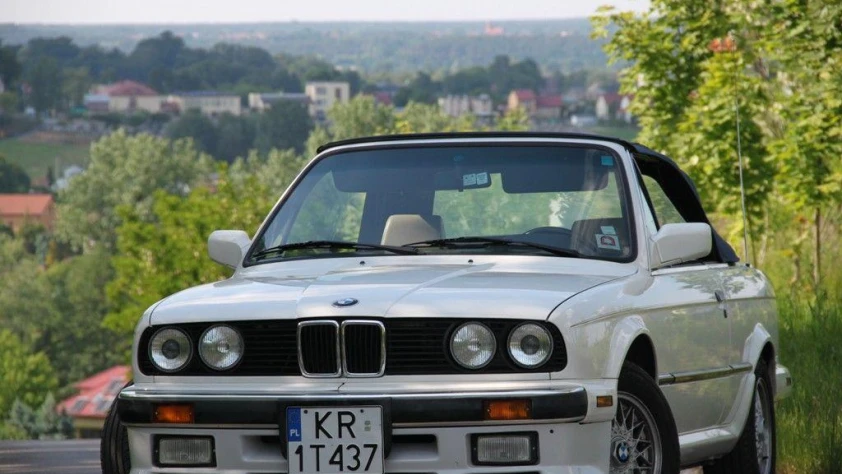 BMW Seria 3 E30 325i Cabrio 1988