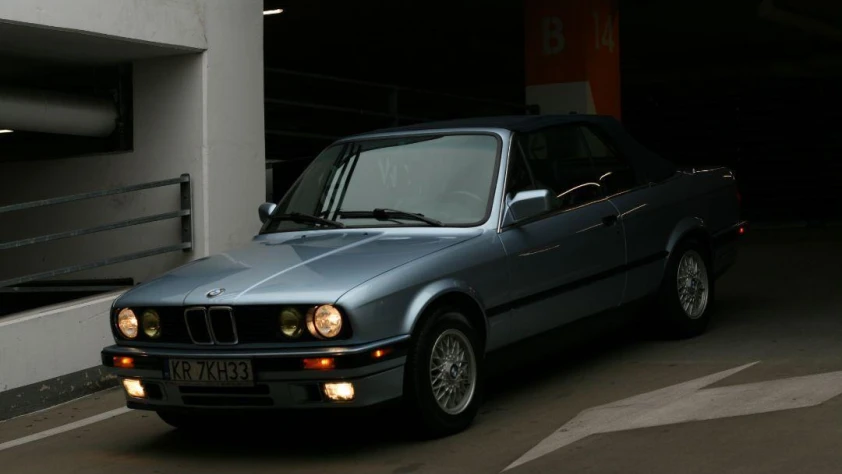 BMW Seria 3 E30 325i Cabrio 1992