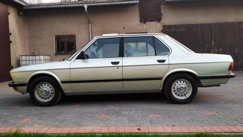 BMW Seria 5 E28 520i 1982 - zdjęcie dodatkowe nr 5