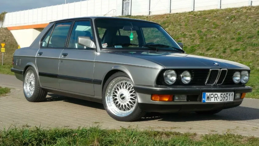 BMW Seria 5 E28 520iA 1987 - zdjęcie główne