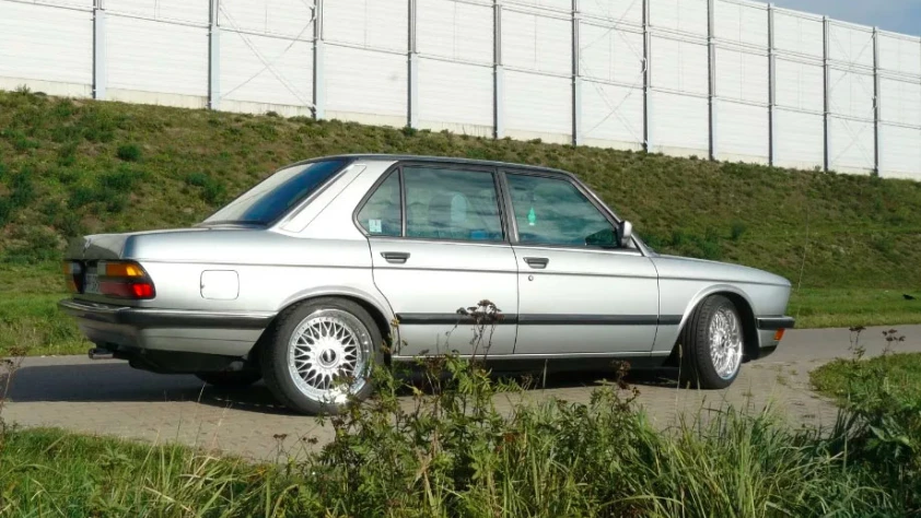 BMW Seria 5 E28 520iA 1987 - zdjęcie dodatkowe nr 1