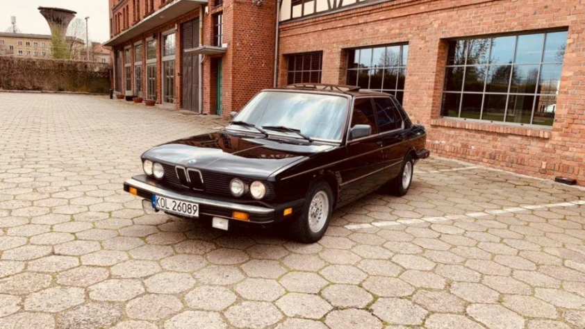 BMW Seria 5 E28 528E  1987 - zdjęcie główne