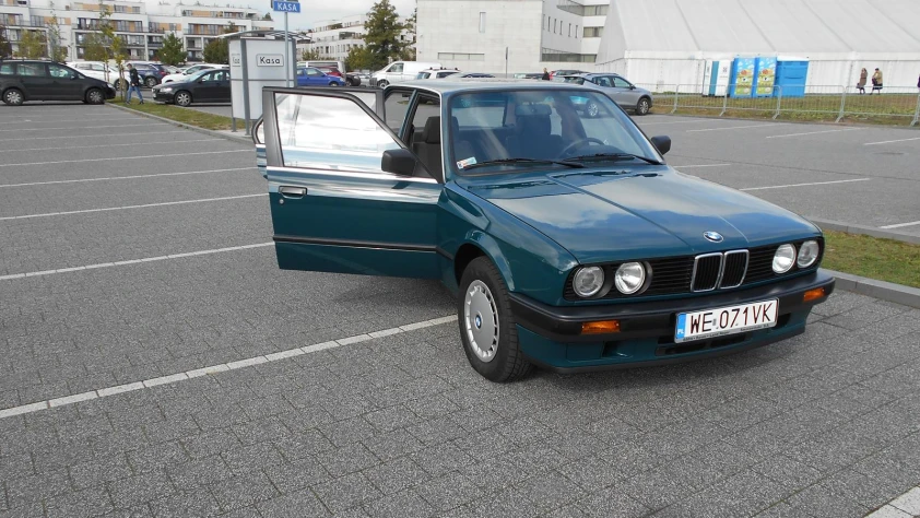 BMW Seria 3 E30 324TD  1990 - zdjęcie dodatkowe nr 1