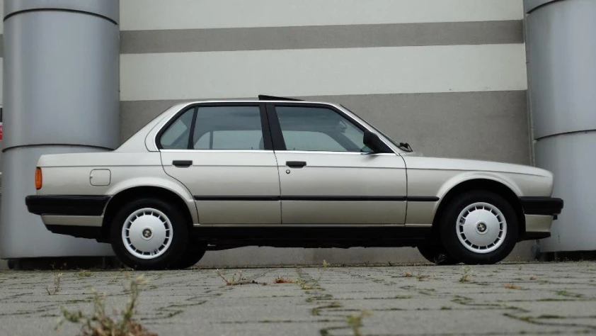 BMW Seria 3 E30 316i  1990 - zdjęcie dodatkowe nr 4