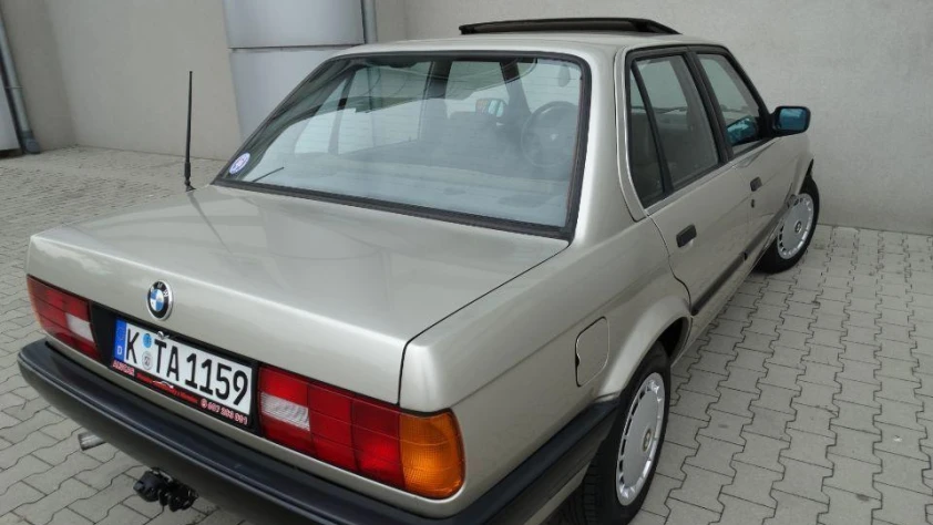 BMW Seria 3 E30 316i  1990 - zdjęcie dodatkowe nr 9