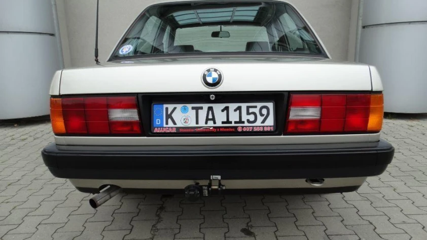 BMW Seria 3 E30 316i  1990 - zdjęcie dodatkowe nr 11