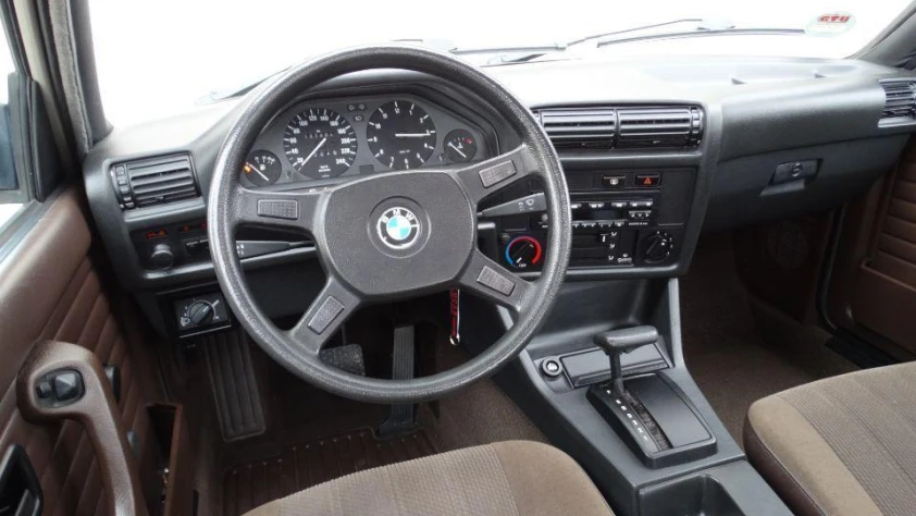 BMW Seria 3 E30 316i  1990 - zdjęcie dodatkowe nr 16