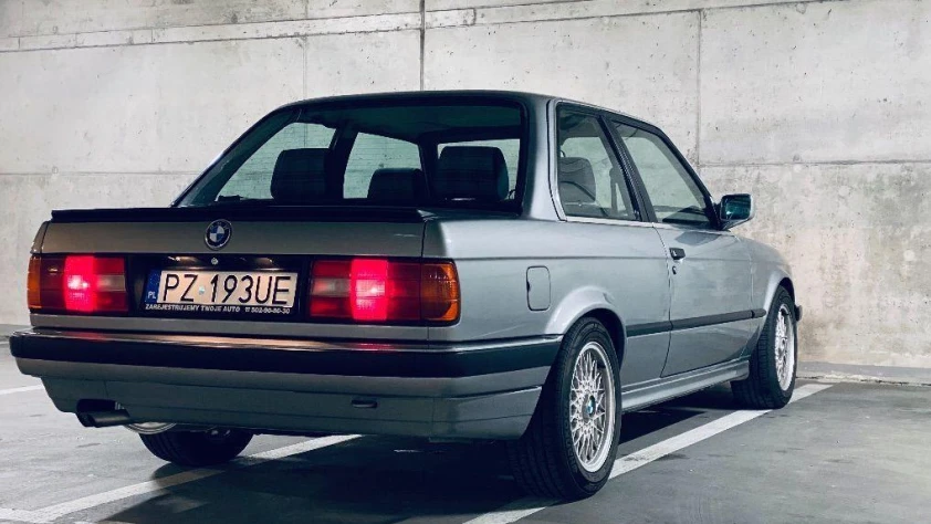BMW Seria 3 E30 320i  1988 - zdjęcie dodatkowe nr 4