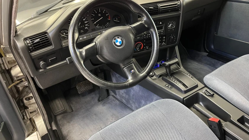 BMW Seria 3 325i 1987 - zdjęcie dodatkowe nr 4