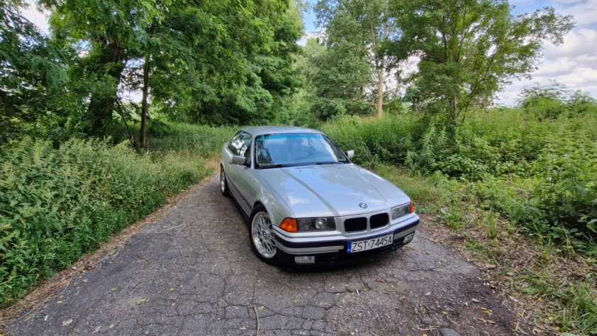 BMW Seria 3 325i 1993 - zdjęcie główne