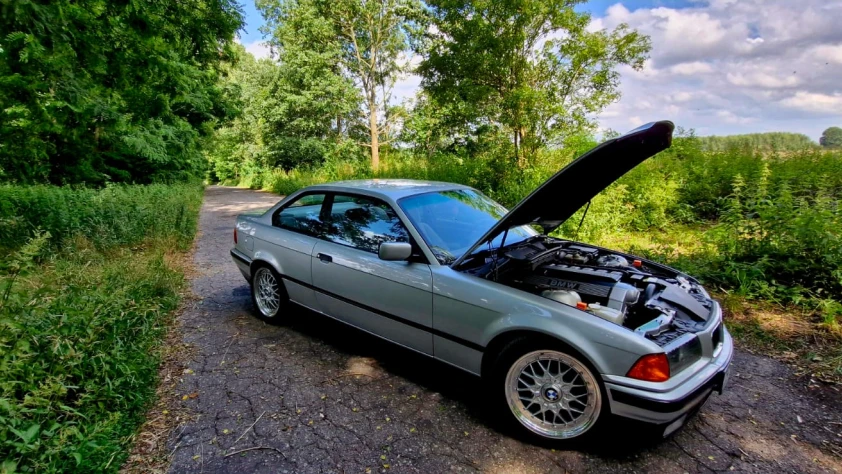 BMW Seria 3 325i 1993 - zdjęcie dodatkowe nr 1