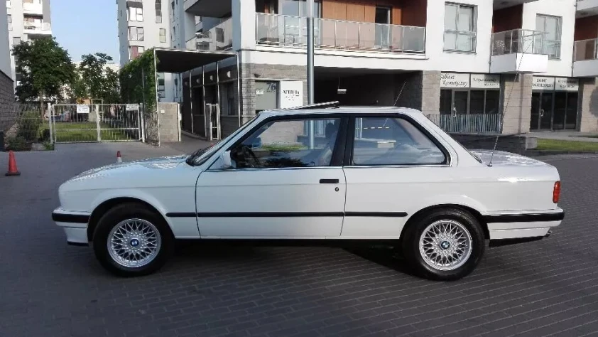 BMW Seria 3 E30 316i 1990 - zdjęcie główne