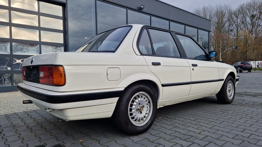 BMW Seria 3 E30 318i 1988 - zdjęcie dodatkowe nr 3
