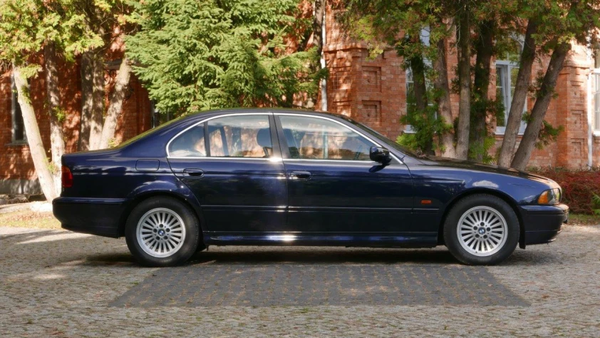 BMW Seria 5 525i 2001 - zdjęcie dodatkowe nr 2