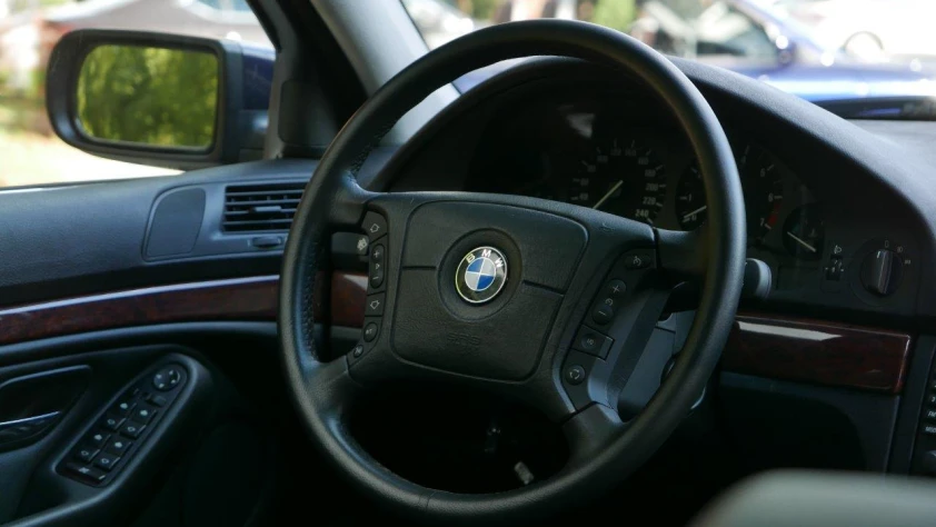 BMW Seria 5 525i 2001 - zdjęcie dodatkowe nr 13