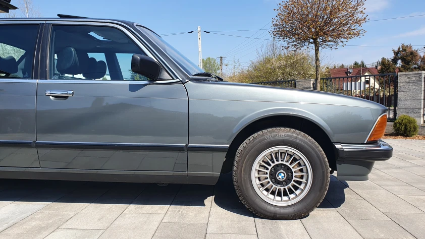 BMW Seria 7 1985 - zdjęcie dodatkowe nr 10