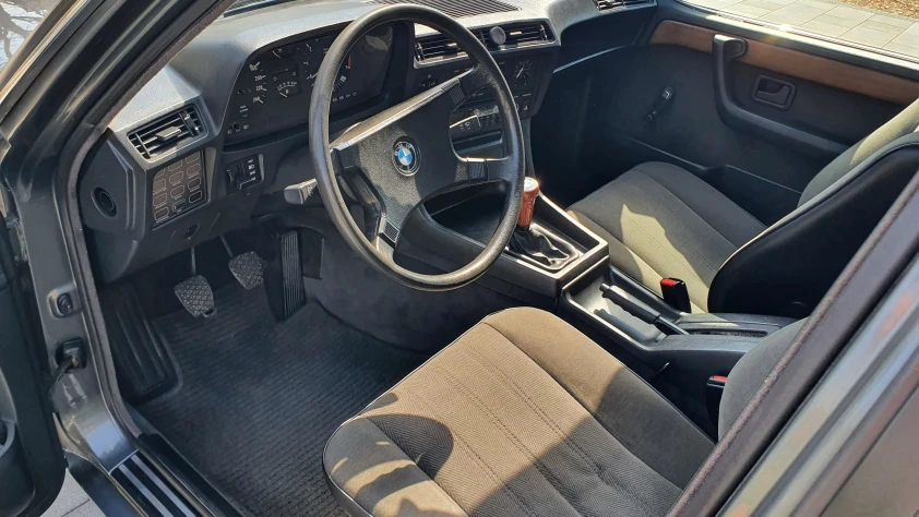 BMW Seria 7 1985 - zdjęcie dodatkowe nr 25
