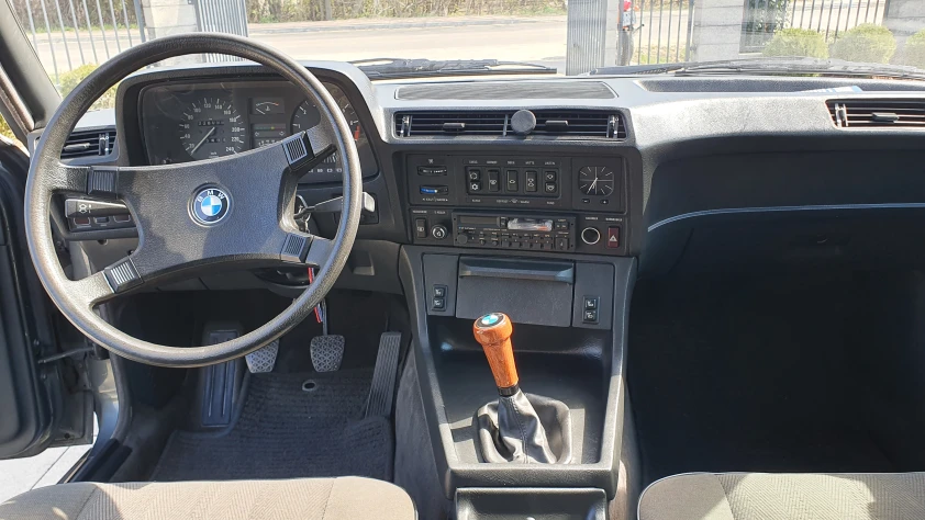 BMW Seria 7 1985 - zdjęcie dodatkowe nr 26