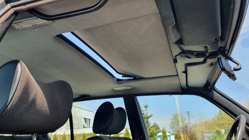 BMW Seria 7 1985 - zdjęcie dodatkowe nr 32
