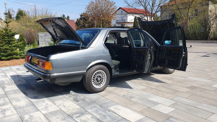 BMW Seria 7 1985 - zdjęcie dodatkowe nr 42