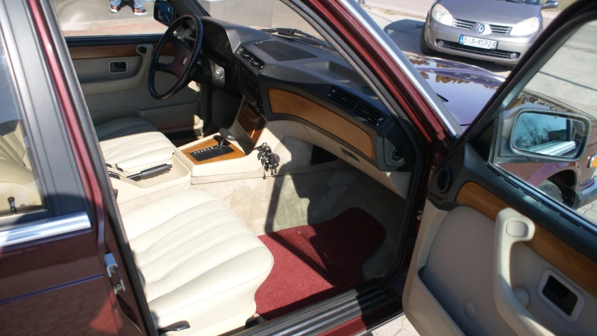 BMW Seria 7 735 1985 - zdjęcie dodatkowe nr 4