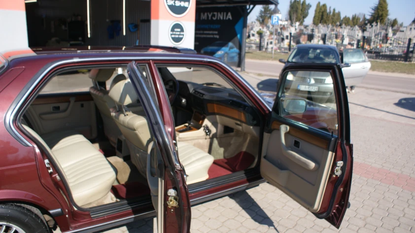 BMW Seria 7 735 1985 - zdjęcie dodatkowe nr 6