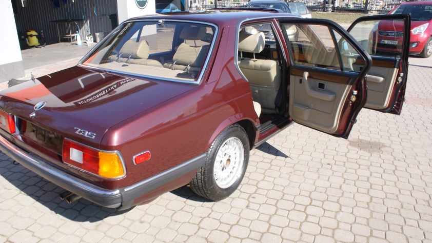 BMW Seria 7 735 1985 - zdjęcie dodatkowe nr 7