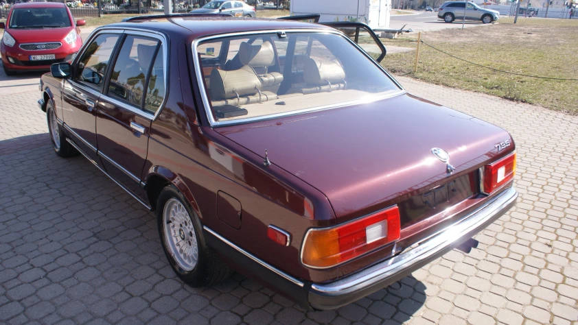 BMW Seria 7 735 1985 - zdjęcie dodatkowe nr 8