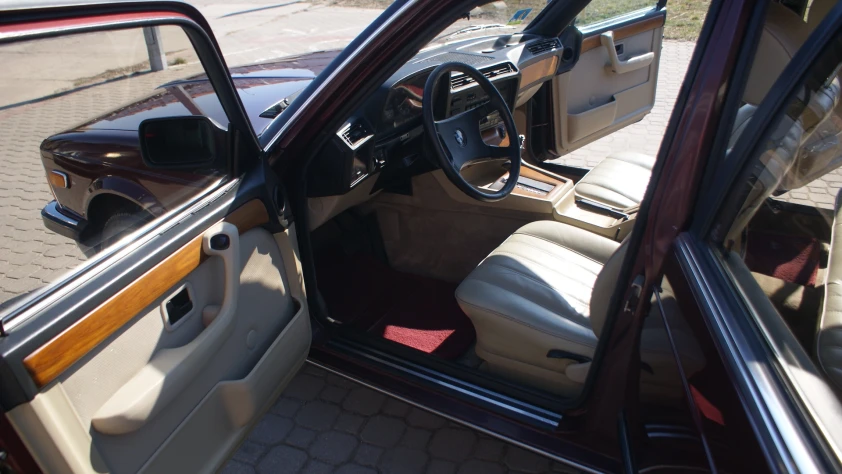 BMW Seria 7 735 1985 - zdjęcie dodatkowe nr 11