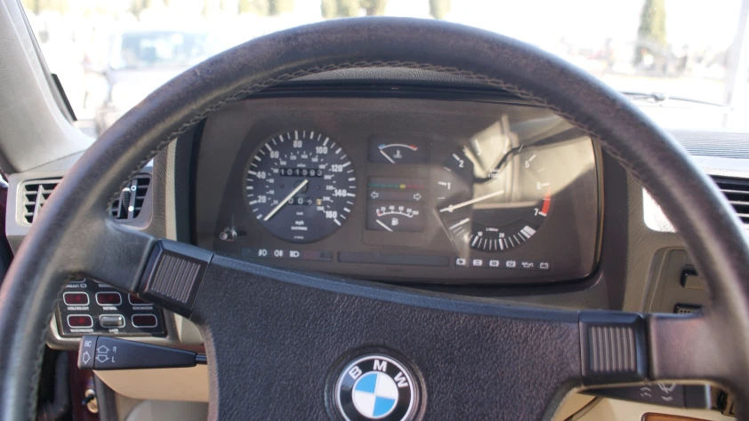 BMW Seria 7 735 1985 - zdjęcie dodatkowe nr 13