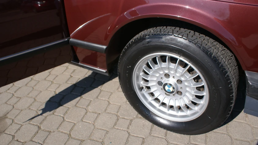 BMW Seria 7 735 1985 - zdjęcie dodatkowe nr 21