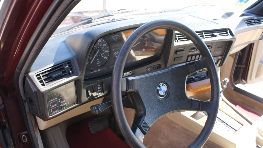 BMW Seria 7 735 1985 - zdjęcie dodatkowe nr 32