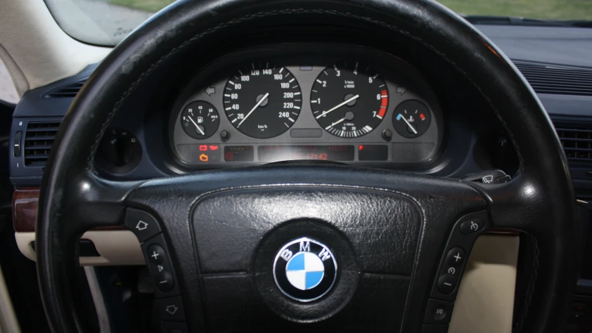BMW Seria 7 735iL 2000 - zdjęcie dodatkowe nr 2