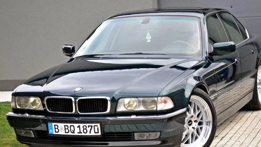 BMW Seria 7 E38 750i V12 1996 - zdjęcie główne
