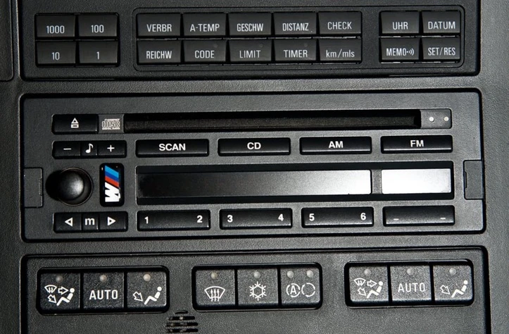 BMW Seria 8 840 Ci 1997 - zdjęcie dodatkowe nr 11