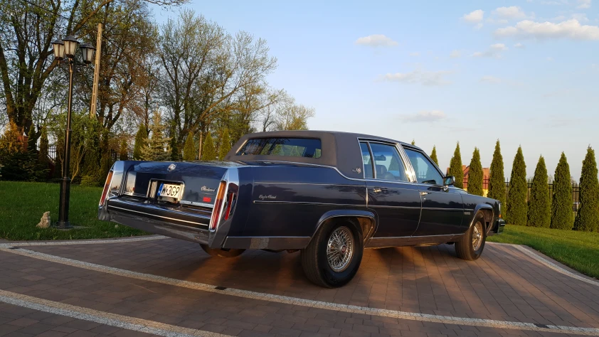Cadillac  Fleetwood 1983 - zdjęcie dodatkowe nr 1