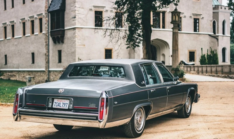 Cadillac Fleetwood 1986 - zdjęcie główne
