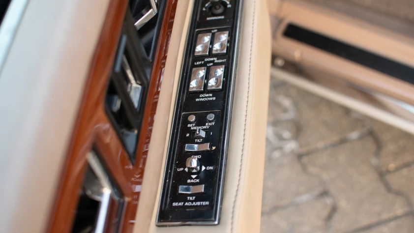 Cadillac Fleetwood Sixty Special 1991 - zdjęcie dodatkowe nr 2