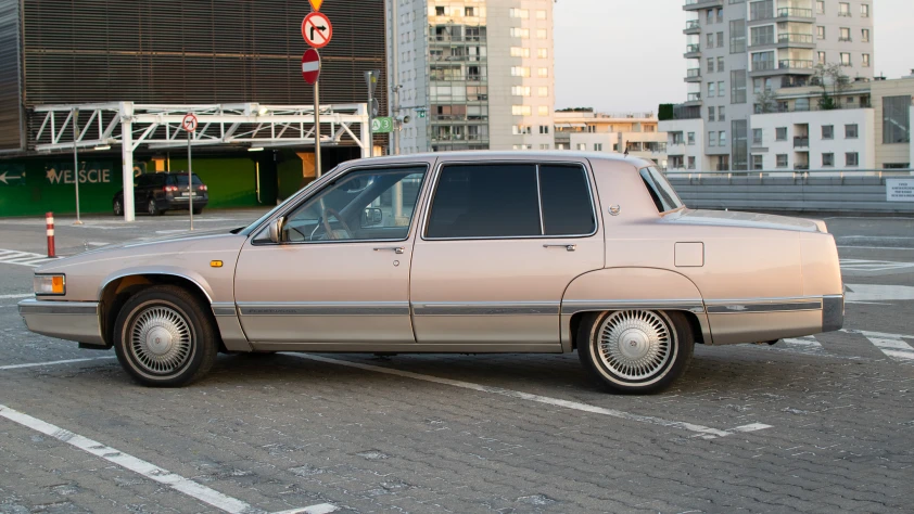 Cadillac Fleetwood Sixty Special 1991 - zdjęcie dodatkowe nr 18