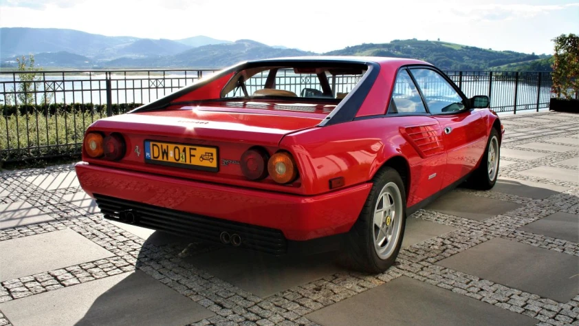 Ferrari Mondial 3.2 V8 1988 - zdjęcie główne