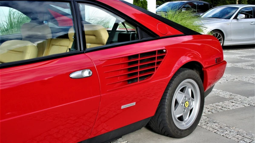 Ferrari Mondial 3.2 V8 1988 - zdjęcie dodatkowe nr 21