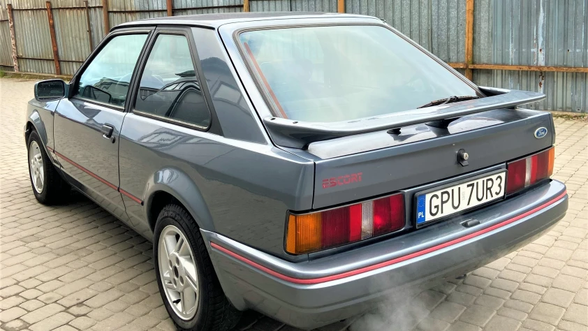 Ford Escort XR3i 1986 - zdjęcie dodatkowe nr 1