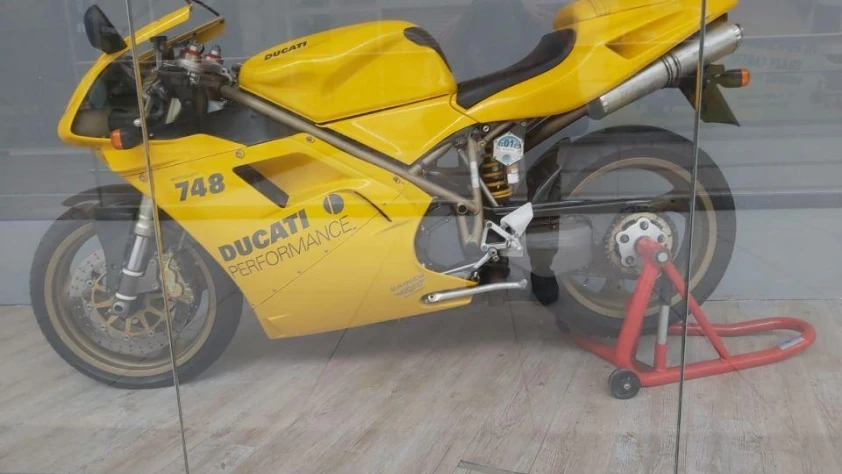 Ducati 748 Performance 1999 - zdjęcie główne