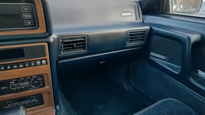 Lincoln Continental 1986 - zdjęcie dodatkowe nr 3