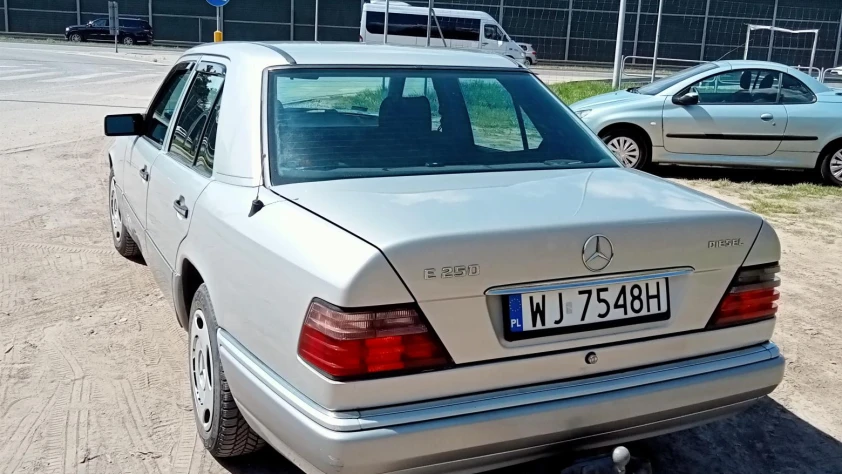 Mercedes Klasa E W124 E250 1994 - zdjęcie dodatkowe nr 1