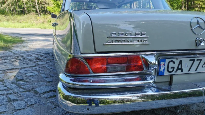 Mercedes W111 220SE  1964 - zdjęcie główne