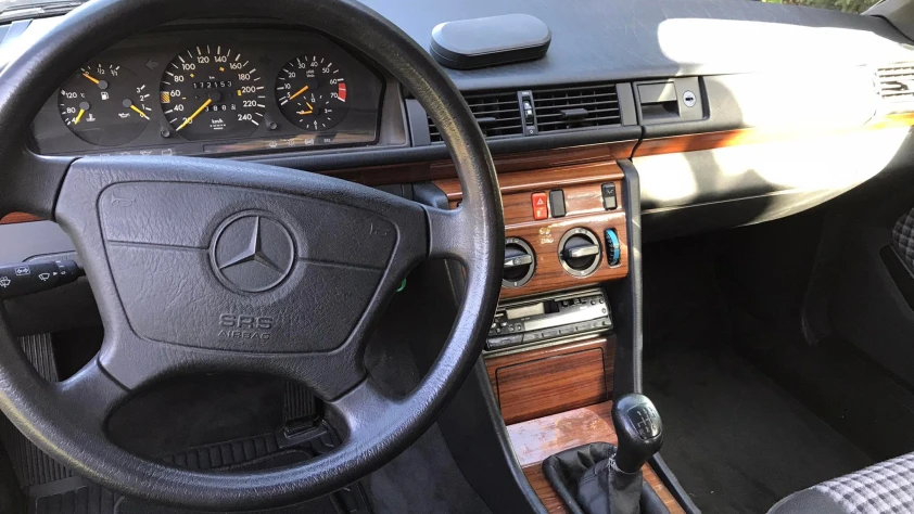 Mercedes W124 C220 Coupe 1992 - zdjęcie dodatkowe nr 11