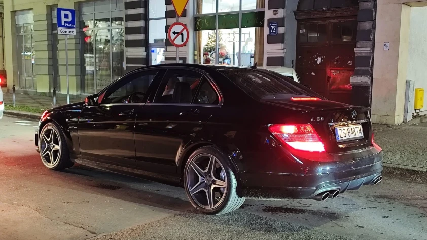 Mercedes Klasa C C63 AMG 2009 - zdjęcie dodatkowe nr 4