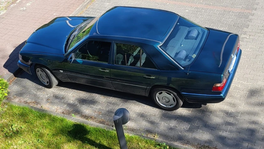 Mercedes Klasa E 200 1995 - zdjęcie dodatkowe nr 1